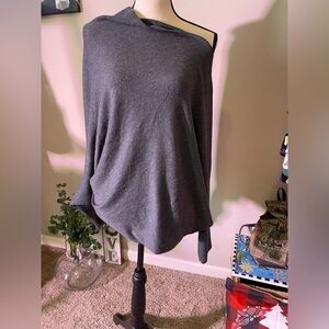 Soma Woman’s Off the Shoulder Sweater in Sz Xl in gently used condition